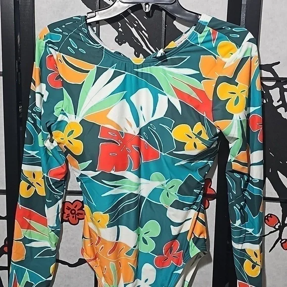 Vince Camuto Floral Long Sleeve Open Back Swimsuit Size 8 NWT - Picture 3 of 11